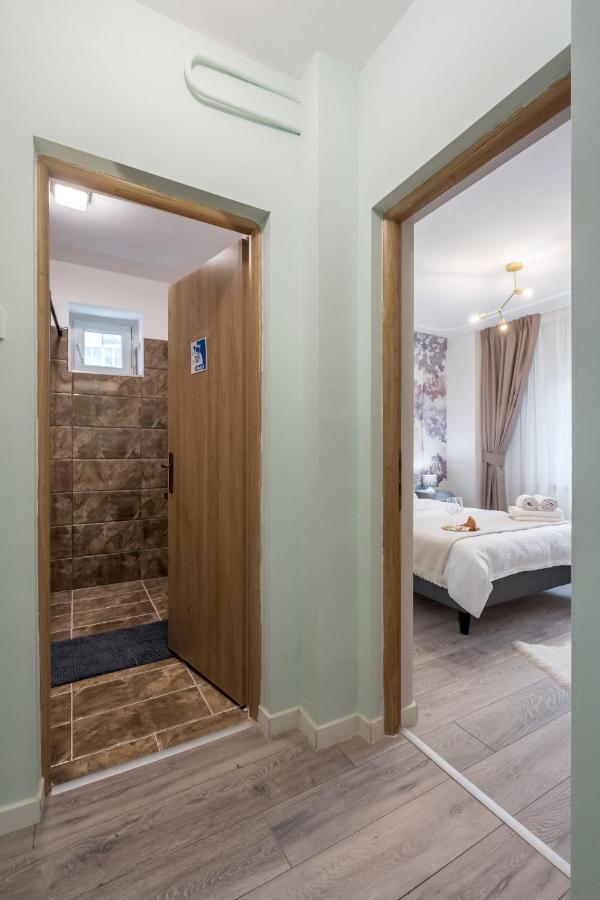 Felicity Apartment By The Park Bucarest Extérieur photo