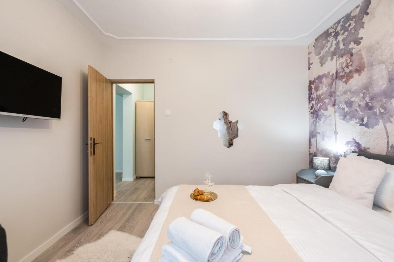 Felicity Apartment By The Park Bucarest Extérieur photo